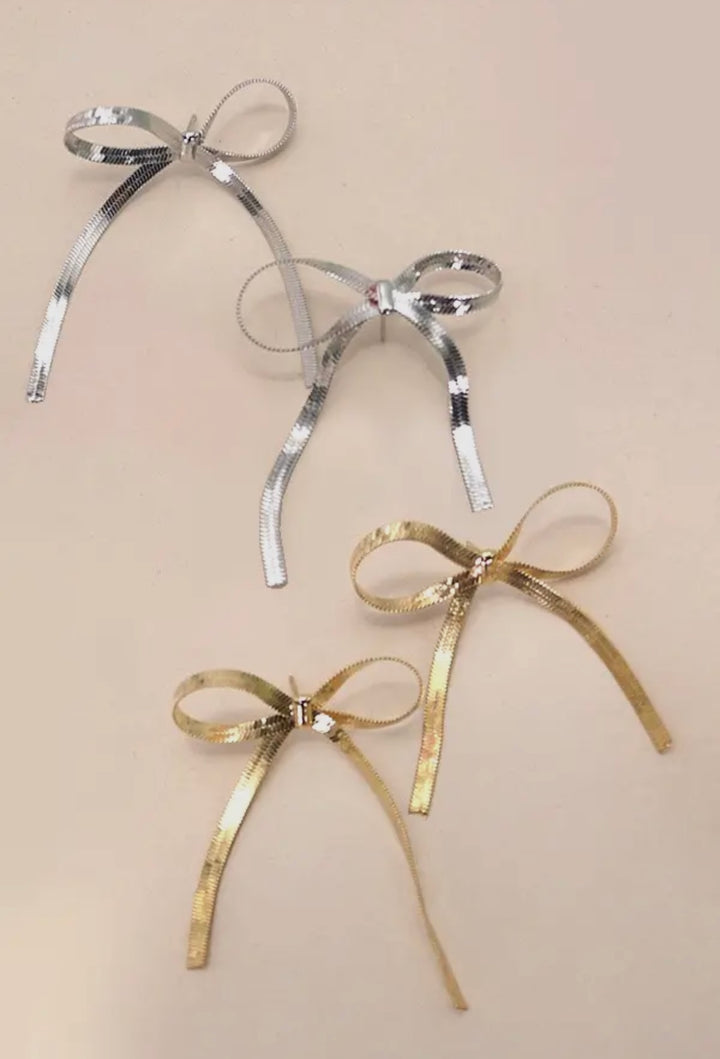 Short Bow Herringbone Earrings