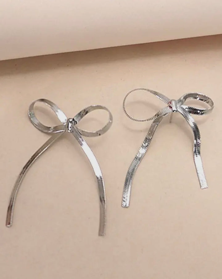 Short Bow Herringbone Earrings